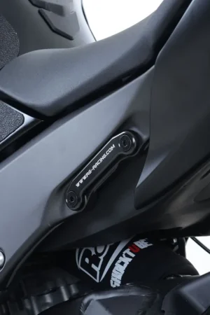 R&G - REAR FOOTREST PLATE, BLACK - Accessories - Geschikt voor Kawasaki ZX10R 11- Limited Edition
