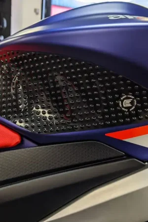 R&G - EAZI-GRIP BLACK TANK GRIPS - EVO - Voor Aprilia RS660/Tuono 660 Ambachtelijk