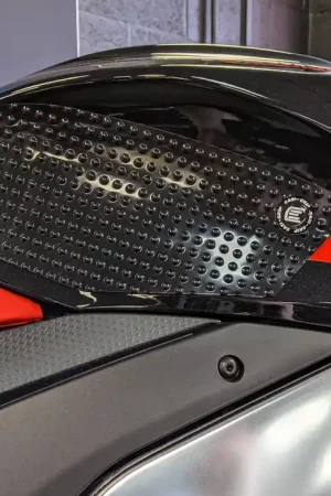 R&G - EAZI-GRIP CLEAR TANK GRIPS -EVO - Voor Aprilia RSV4 en Tuono V4 Authentiek